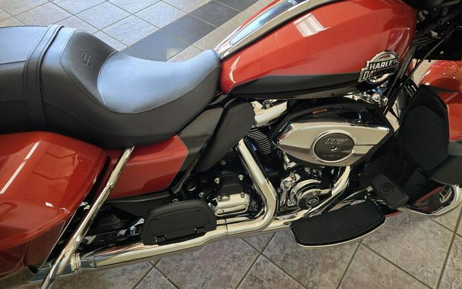 2025 Harley-Davidson Street Glide® Ultra Whiskey Fire / Vivid Black - Black Finish