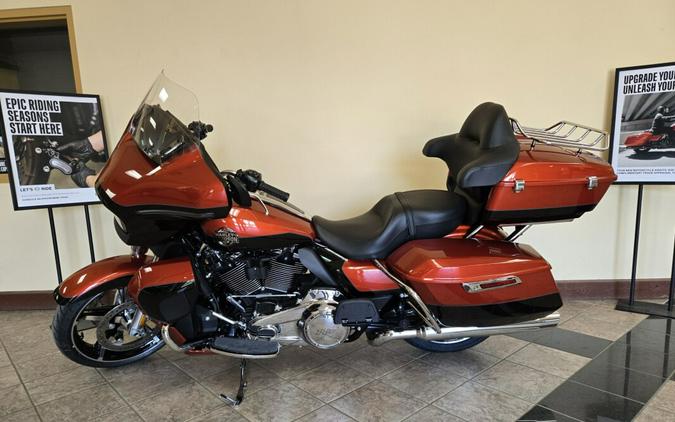 2025 Harley-Davidson Street Glide® Ultra Whiskey Fire / Vivid Black - Black Finish