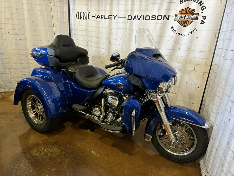 2024 Harley-Davidson Tri Glide Ultra FLHTCUTG Blue Burst