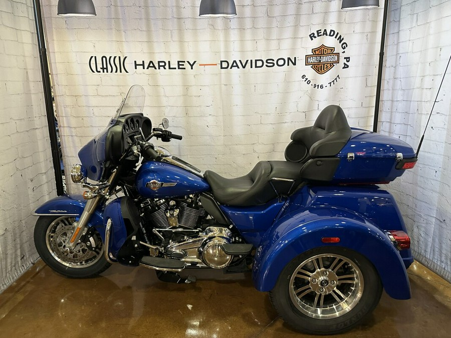 2024 Harley-Davidson Tri Glide Ultra FLHTCUTG Blue Burst