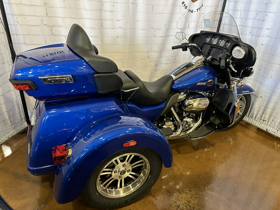 2024 Harley-Davidson Tri Glide Ultra FLHTCUTG Blue Burst