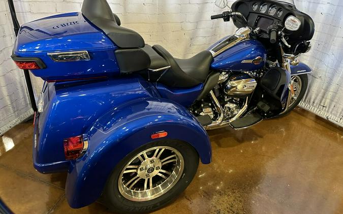 2024 Harley-Davidson Tri Glide Ultra FLHTCUTG Blue Burst