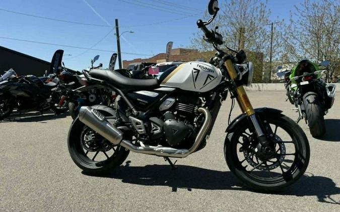 2026 Triumph Speed 400 Pearl Metallic WhitePhantom Black