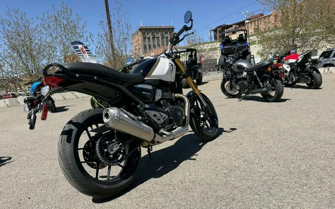 2026 Triumph Speed 400 Pearl Metallic WhitePhantom Black