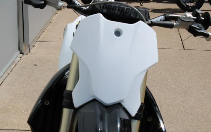 2026 TF 450-X - Triumph