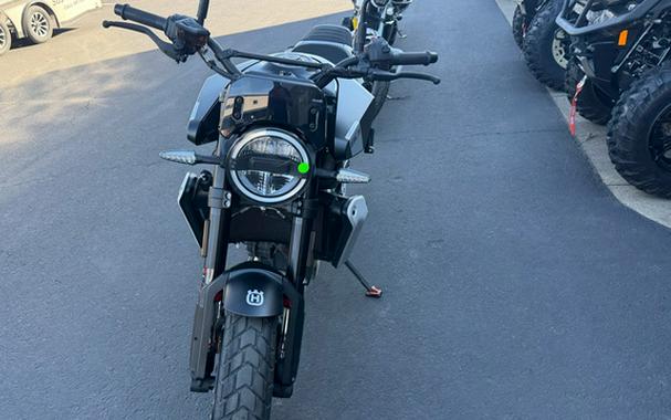 2025 Husqvarna Motorcycles SVARTPILEN 801