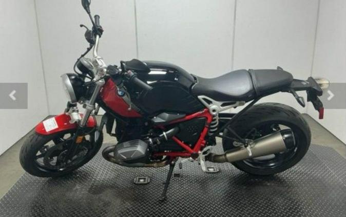 2022 BMW R nineT Pure 719 Black Storm Metallic/Racing Red