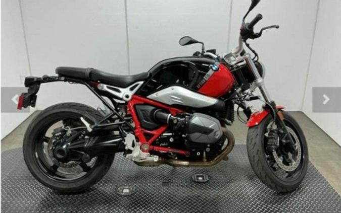 2022 BMW R nineT Pure 719 Black Storm Metallic/Racing Red