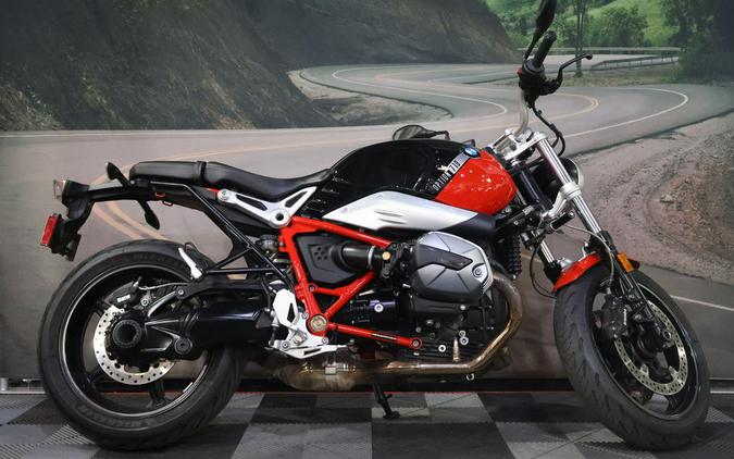 2022 BMW R nineT Pure 719 Black Storm Metallic/Racing Red