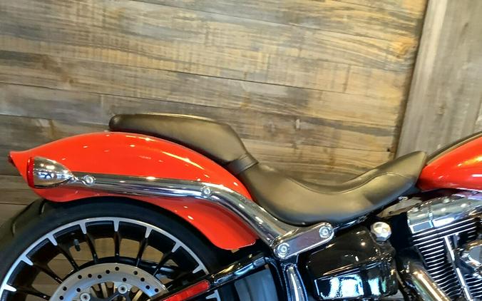 Harley-Davidson® Breakout® 2017 FXSB U590-17 Custom Colour Laguna Orange