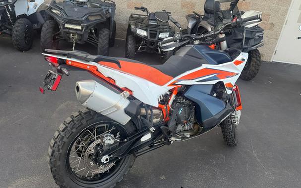 2023 KTM Adventure 890 R