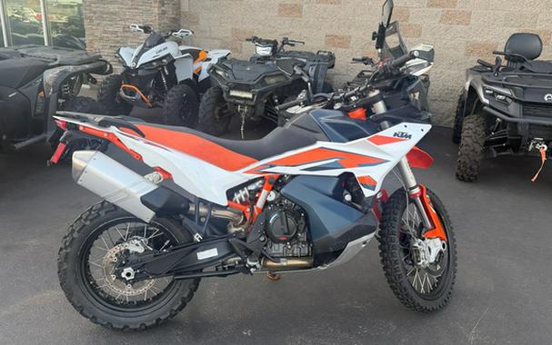 2023 KTM Adventure 890 R