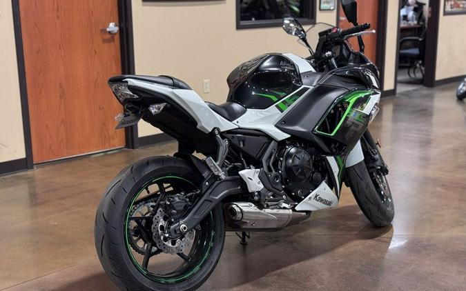 2022 Kawasaki Ninja® 650 Pearl Robotic White/Metallic Carbon Gray