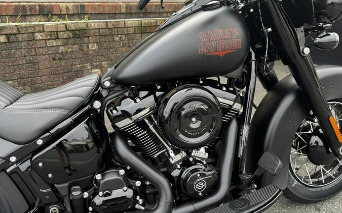 2026 Harley-Davidson® FLHD - Deadwood™
