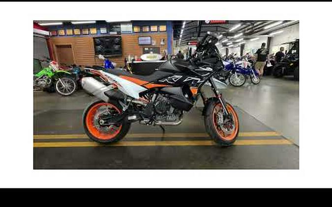 2024 KTM 890 SMT