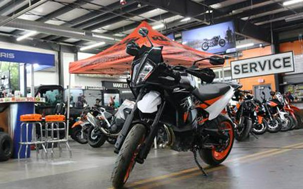 2024 KTM 890 SMT