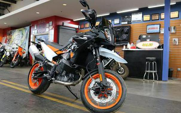 2024 KTM 890 SMT