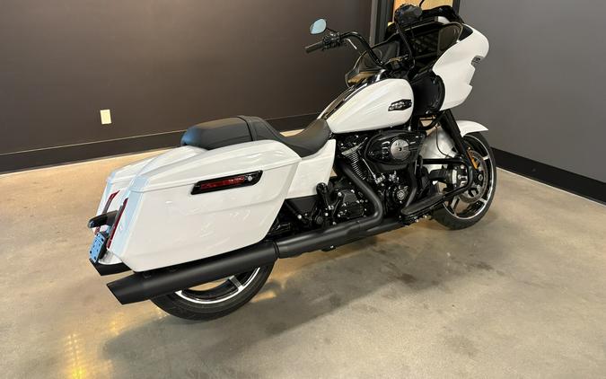 2025 Harley-Davidson® Road Glide® White Onyx Pearl - Black Finish