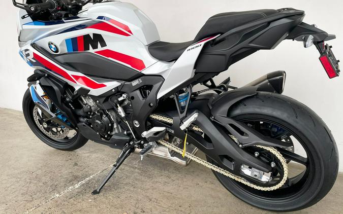 2026 BMW M1000XR