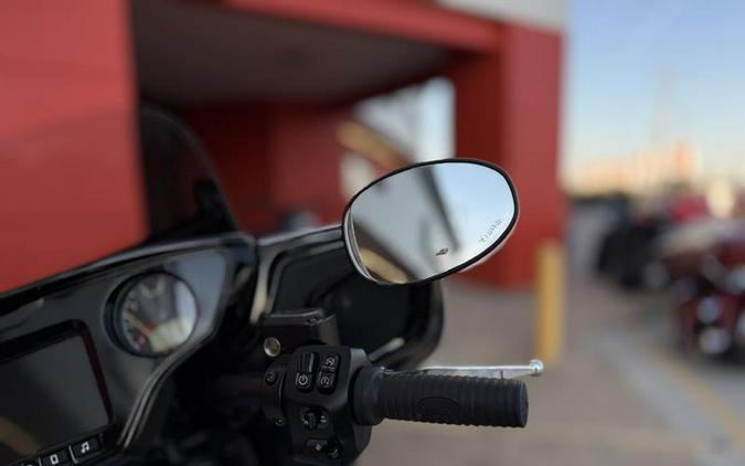 2025 Indian Motorcycle® Chieftain® Dark Horse® w/PowerBand Audio Black Smoke