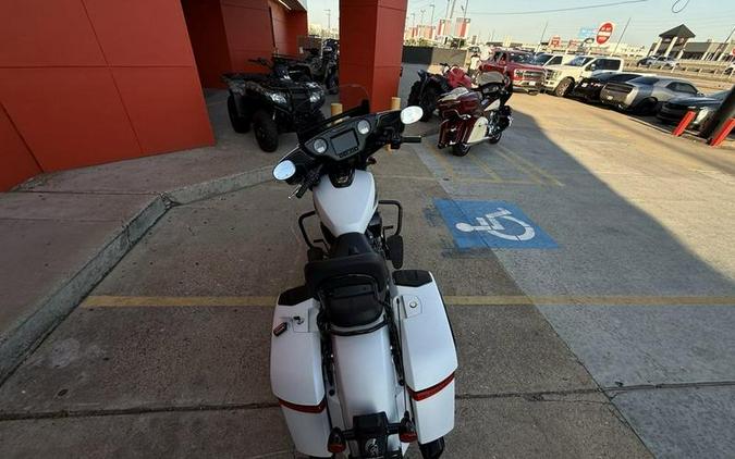 2025 Indian Motorcycle® Chieftain® Dark Horse® w/PowerBand Audio Black Smoke