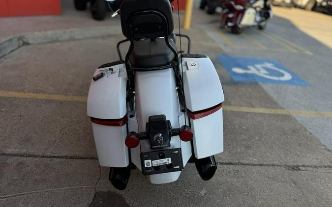 2025 Indian Motorcycle® Chieftain® Dark Horse® w/PowerBand Audio Black Smoke