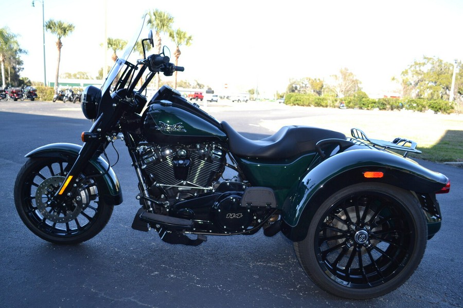 2024 Harley-Davidson® Freewheeler® Alpine Green / Vivid Black - FLRT