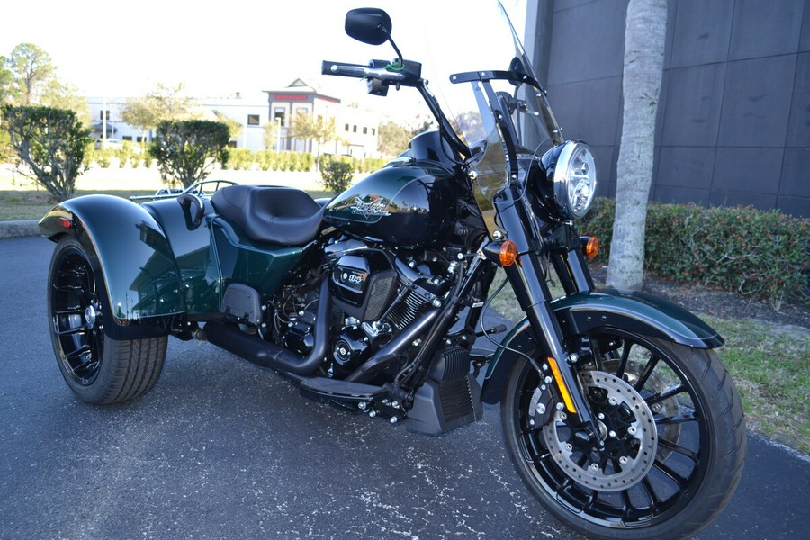 2024 Harley-Davidson® Freewheeler® Alpine Green / Vivid Black - FLRT
