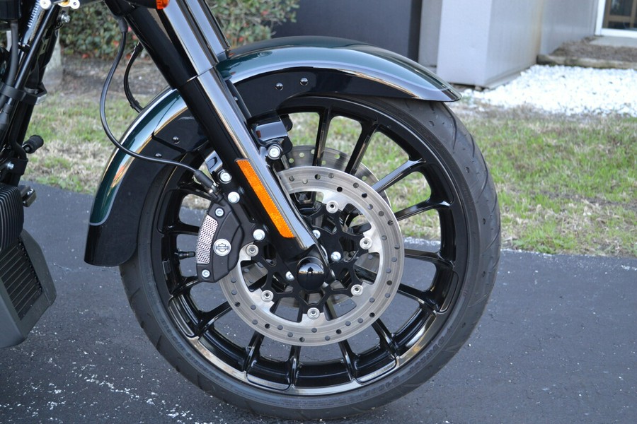 2024 Harley-Davidson® Freewheeler® Alpine Green / Vivid Black - FLRT