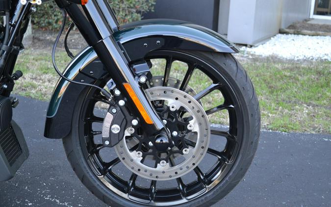 2024 Harley-Davidson® Freewheeler® Alpine Green / Vivid Black - FLRT