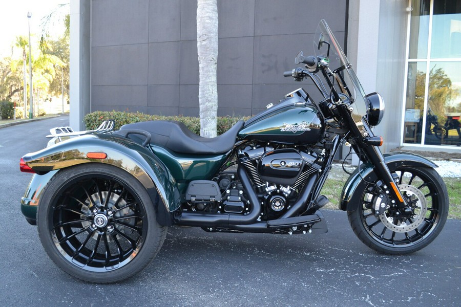 2024 Harley-Davidson® Freewheeler® Alpine Green / Vivid Black - FLRT
