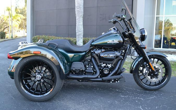 2024 Harley-Davidson® Freewheeler® Alpine Green / Vivid Black - FLRT