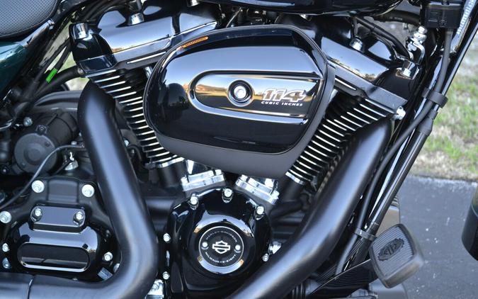 2024 Harley-Davidson® Freewheeler® Alpine Green / Vivid Black - FLRT