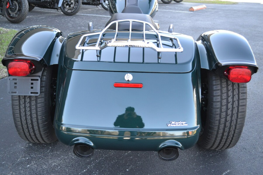 2024 Harley-Davidson® Freewheeler® Alpine Green / Vivid Black - FLRT