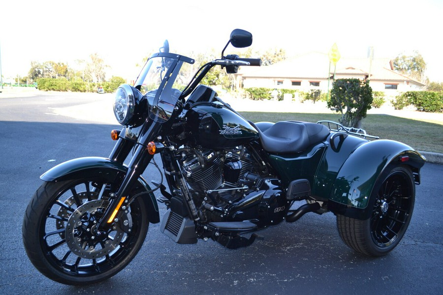 2024 Harley-Davidson® Freewheeler® Alpine Green / Vivid Black - FLRT