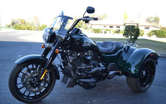 2024 Harley-Davidson® Freewheeler® Alpine Green / Vivid Black - FLRT