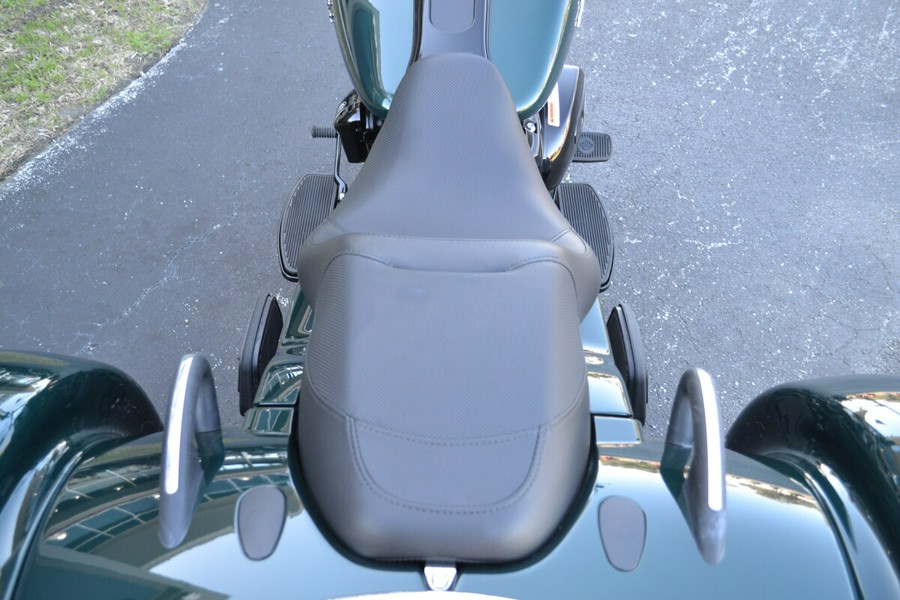 2024 Harley-Davidson® Freewheeler® Alpine Green / Vivid Black - FLRT