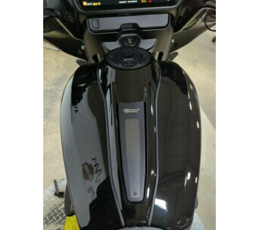 2024 Harley-Davidson® Street Glide® Vivid Black – Black Finish