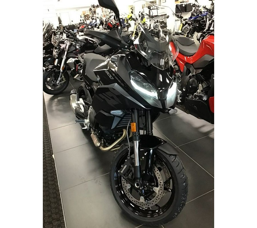 2024 BMW F 900 XR Triple Black