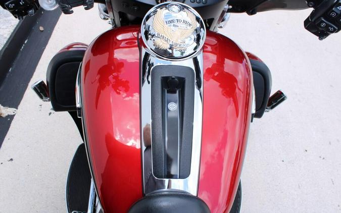2018 Harley-Davidson Tri Glide Ultra FLHTCUTG