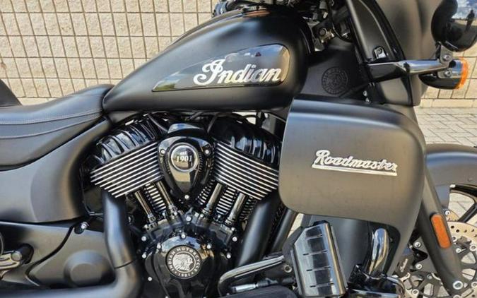 2023 Indian Motorcycle® Roadmaster® Dark Horse® Black Smoke