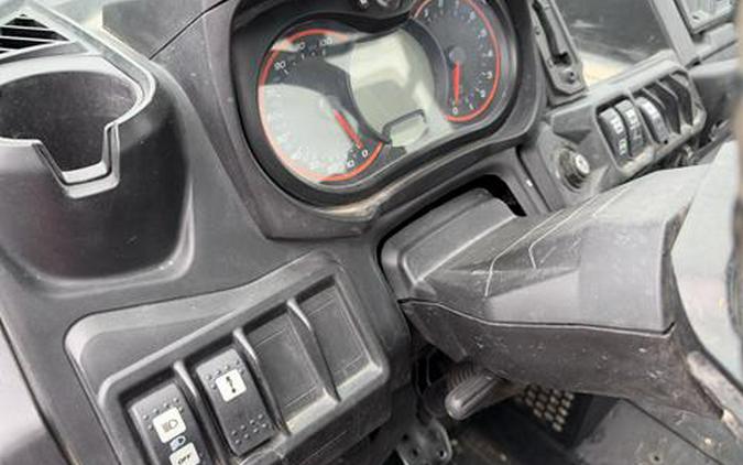 2017 Can-Am Defender XT CAB HD10