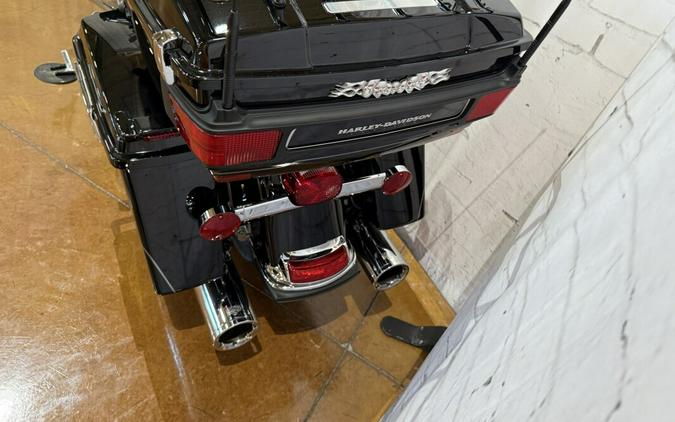 2011 Harley-Davidson® Electra Glide® Ultra Limited FLHTK Vivid Black