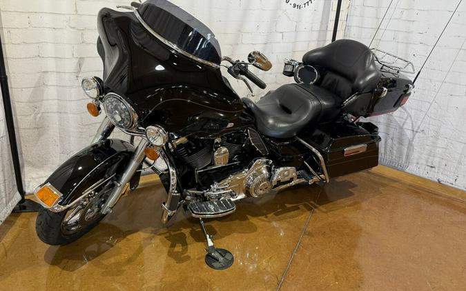 2011 Harley-Davidson® Electra Glide® Ultra Limited FLHTK Vivid Black