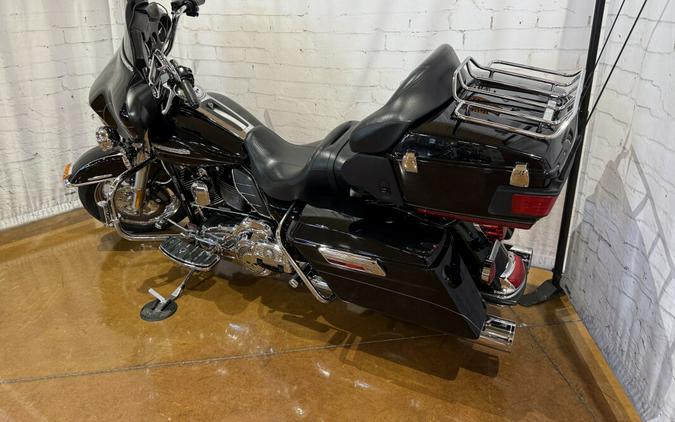 2011 Harley-Davidson® Electra Glide® Ultra Limited FLHTK Vivid Black