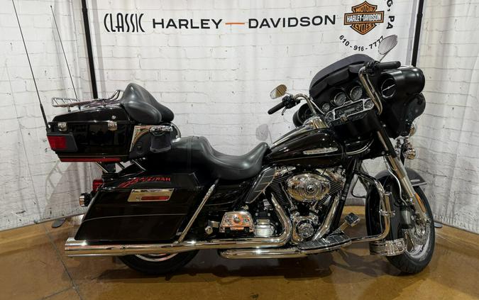 2011 Harley-Davidson® Electra Glide® Ultra Limited FLHTK Vivid Black