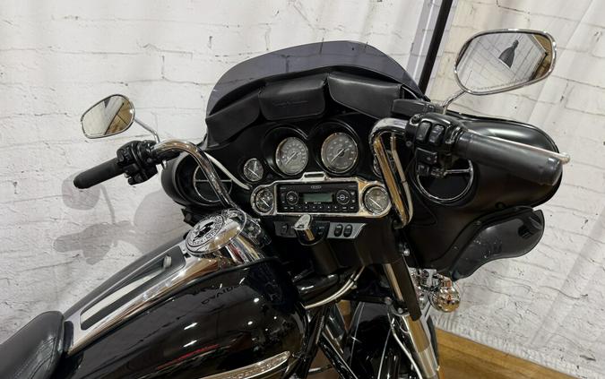 2011 Harley-Davidson® Electra Glide® Ultra Limited FLHTK Vivid Black