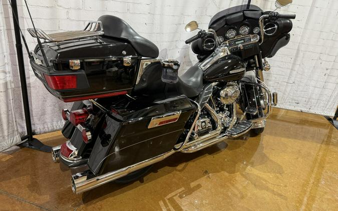 2011 Harley-Davidson® Electra Glide® Ultra Limited FLHTK Vivid Black