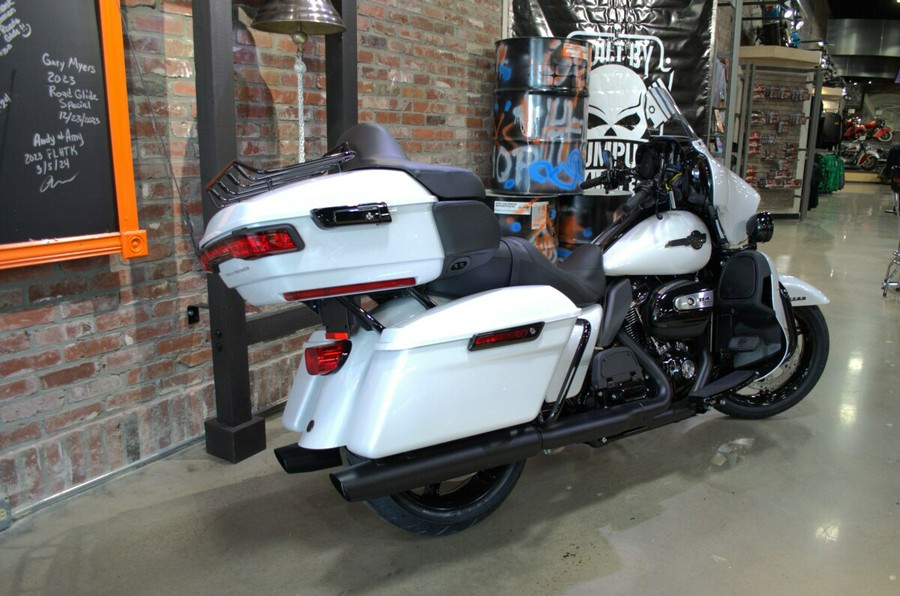 2024 Harley-Davidson Ultra Limited White Onyx Pearl - Black Finish