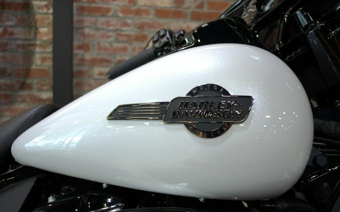 2024 Harley-Davidson Ultra Limited White Onyx Pearl - Black Finish